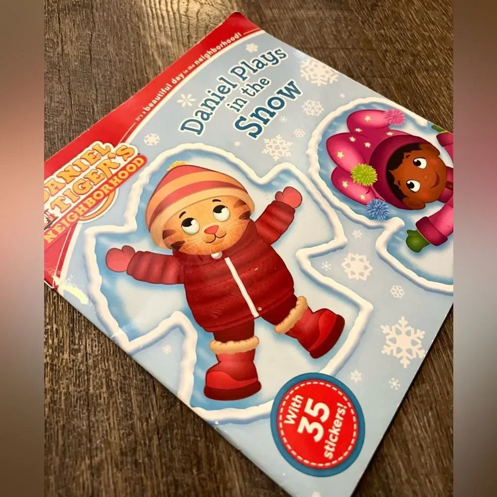 Daniel Tiger’s Neighborhood Daniel Plays in the Snow Kids Book + 35 Stickers
